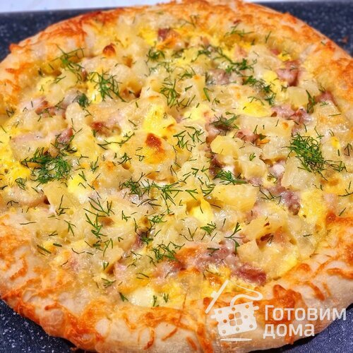 Пицца с курицей и ананасами