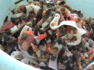 Салат из морской капусты с помидорами