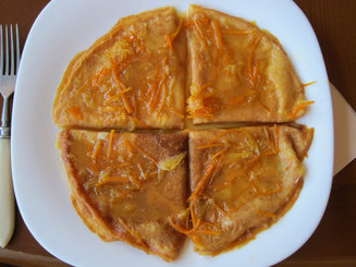 Нежные блинчики с апельсиновым соусом
