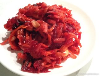 Свекольно-морковный салат с яблоками