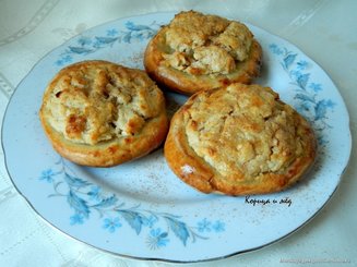 Ватрушки с творогом, яблоками и корицей