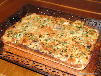 Открытый пирог с картофелем и грибами