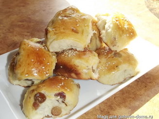 Булочки с изюмом
