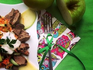 Салат с печенью и яблоками