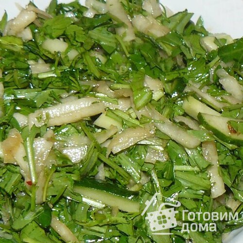 Салат из молодой кольраби с рукколой
