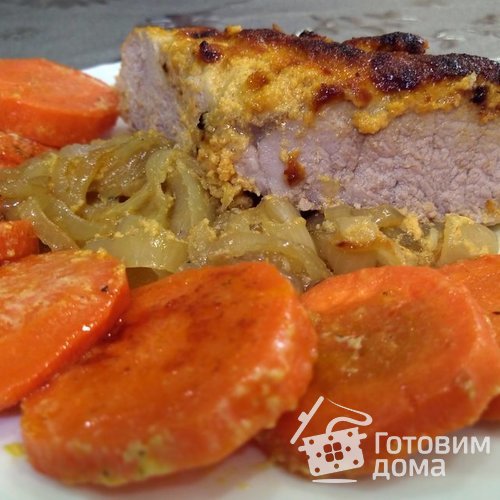 Мясо в духовке в чесночном коконе со сливочной морковкой