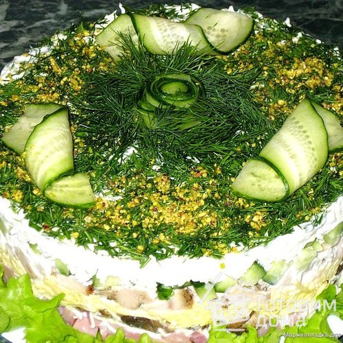 Салат с ветчиной, индейкой и грибами