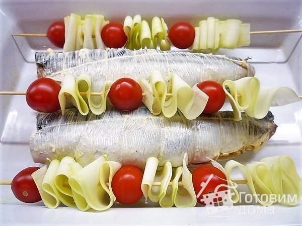 Запеченная скумбрия с кабачками и помидорами черри фото к рецепту 8