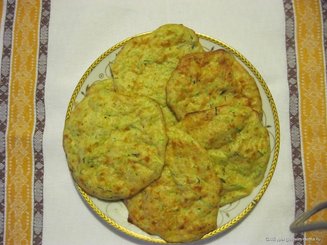 Кабачково-сырные оладьи, запечённые в духовке