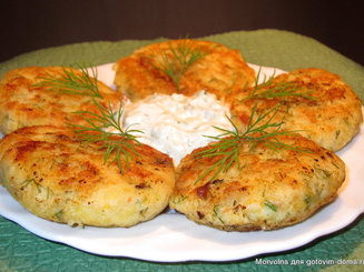 Котлеты из картофеля, сыра и укропа с грибами + соус
