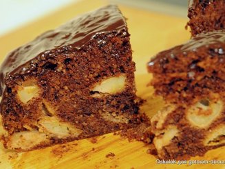 Шоколадный пирог с яблоками