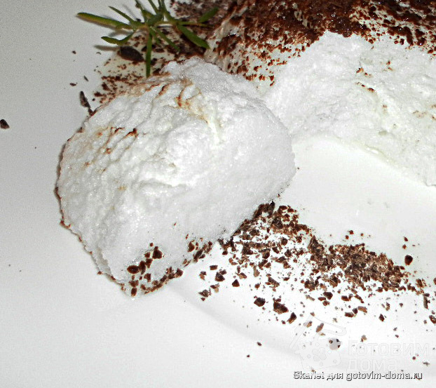 Снежки из белка. Десерт снежок. Пирожное снежок. Шоколадные снежки.