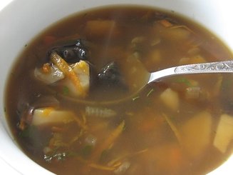 Суп с сушеными грибами и капустой