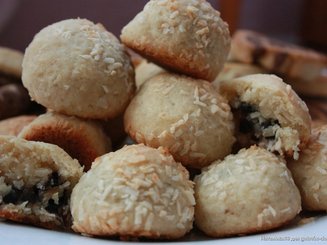 Печенье "Кокосовые шарики с начинкой из чернослива и изюма"