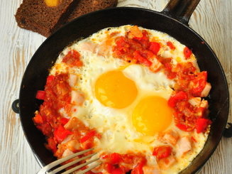 Huevos rancheros (Яйца по-деревенски)