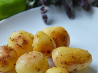 Молодой картофель, запеченный в мультиварке