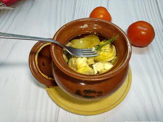 Жаркое с грибами в горшочках
