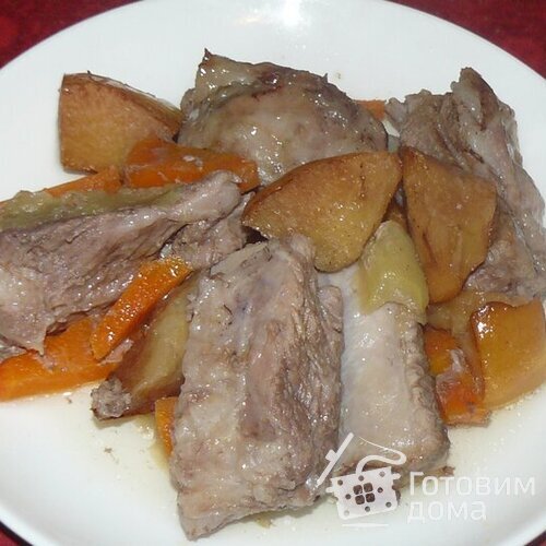 Свиные ребрышки с айвой и яблоками