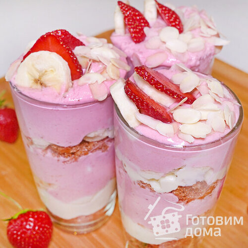 Десерт в стакане с клубникой (трайфл)