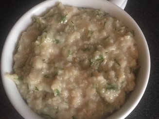 Овсяная каша со свежим шпинатом и сыром