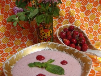Клубничная манная каша
