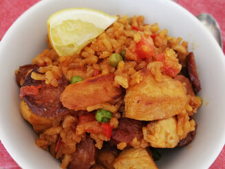 Паэлья с курицей и Чоризо