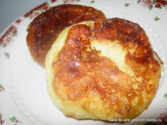 Сырники с начинкой из яблок и изюма