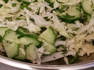 Салат с молодой капустой и огурцами