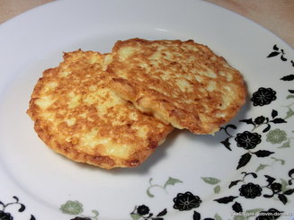 Капустные оладьи с сыром