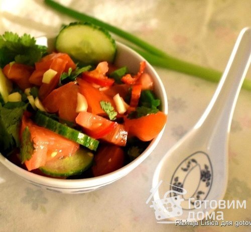 Салат из огурцов и помидоров (Лянбань Хуангуа)