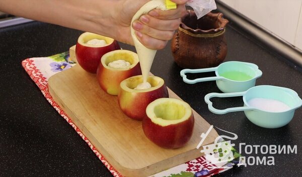Запеченные яблочки с творогом под хрустящим безе фото к рецепту 6