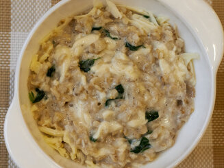 Овсяная каша со свежим шпинатом и сыром