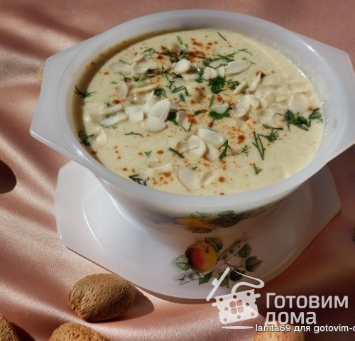 Пряный суп-пюре с цветной капустой и миндалём