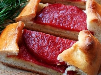 Пидэ с колбасой (турецкая пицца)