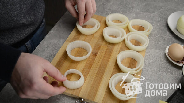 Хрустящие луковые кольца с сыром во фритюре фото к рецепту 2