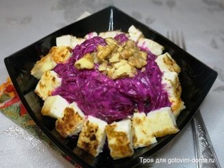 Салат из свеклы с жареным сыром