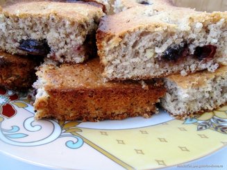 Ореховый пирог со сливами