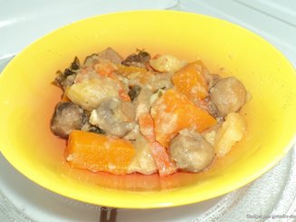 Говядина с тыквой и белыми грибами, тушенная в пиве
