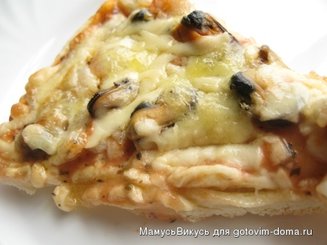 Пицца с картошкой и копченой ветчиной