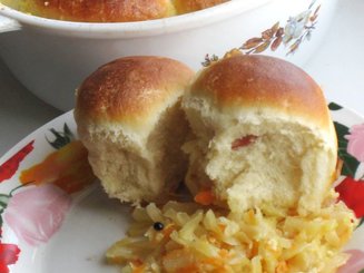 Пикантные булочки на капустной подушке