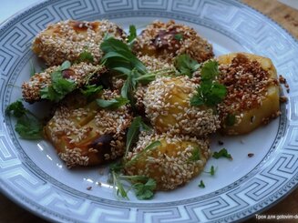 Картофель, запеченный в семенах кунжута