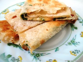 Ека или Горячая закуска из лаваша с сыром и зеленью