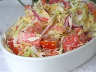 Салат из пекинской капусты с помидорами