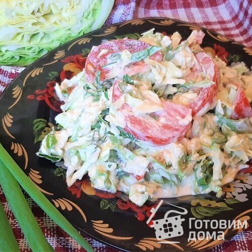 Салат из молодой капусты с помидорами и сыром