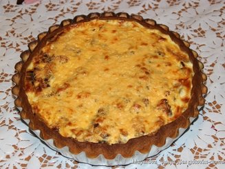 Открытый пирог с картофелем и грибами
