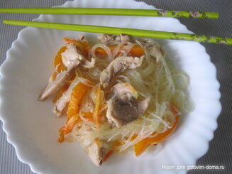 Фунчоза с курицей и овощами