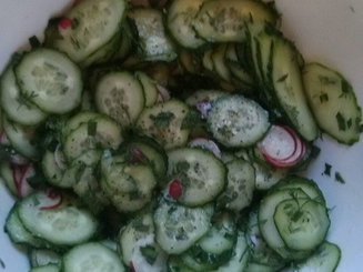 Салат из редиса с огурцами