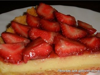 Творожный пирог с желированной клубникой