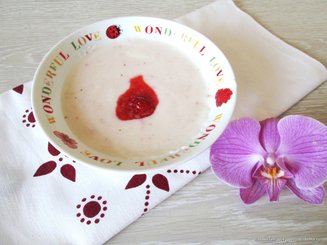 Клубничная манная каша