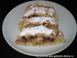 Творожный рулет с яблоками и шоколадом